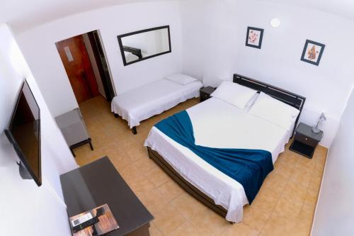 Ένα ή περισσότερα κρεβάτια σε δωμάτιο στο Hotel Edmar