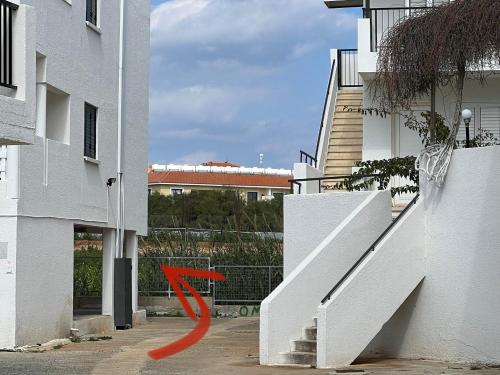 an orange arrow is next to a white building at TaniAndres apartments in Paralimni