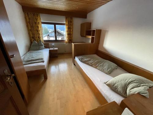 a small room with two beds and a window at Haus Erna in Gundersheim