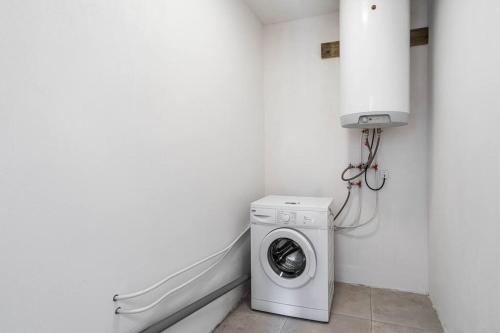a washer and dryer in a white laundry room at Holandský prázdninový dům Janův Důl in Januv Dul