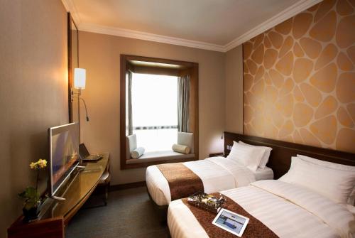 Tempat tidur dalam kamar di Rosedale Hotel Hong Kong