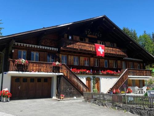 Einzimmerwohnung in authentischem Schweizer Chalet für 2-3 Personen, private Terrasse, mit Fruhstuck