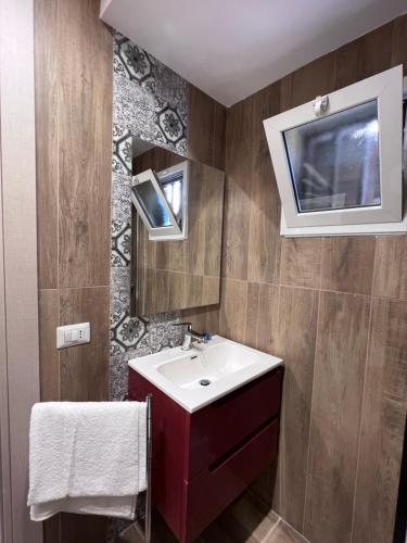 a bathroom with a sink and a tv on the wall at Comfort La tombola tripla deluxe in Naples