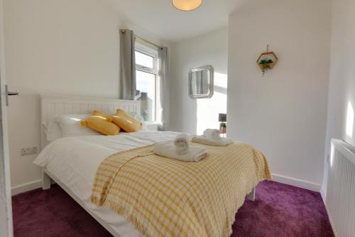 a bedroom with a bed with a towel on it at Cozy 2-bedroom house in Sheffield in Tankersley