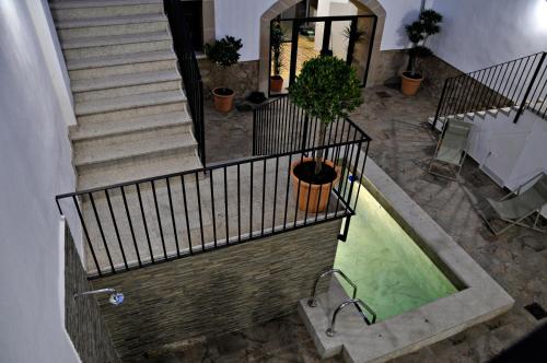 Bazén v ubytování Apartamentos Turaca nebo v jeho okolí