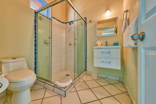 a bathroom with a shower and a toilet at Casa Maria Hotel Boutique & Gallery Adults Only in Puerto Vallarta