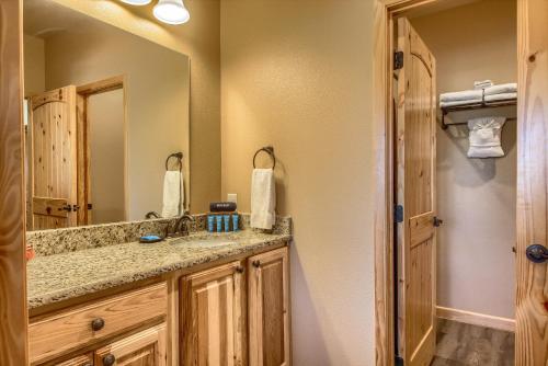 a bathroom with a sink and a mirror at Old Mills Resort OM A8 in New Braunfels