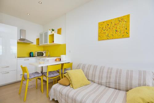Yellow SeaView Apartment