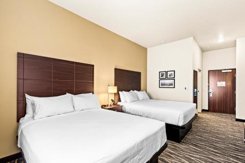 Ein Bett oder Betten in einem Zimmer der Unterkunft Cobblestone Hotel & Suites - Ottumwa
