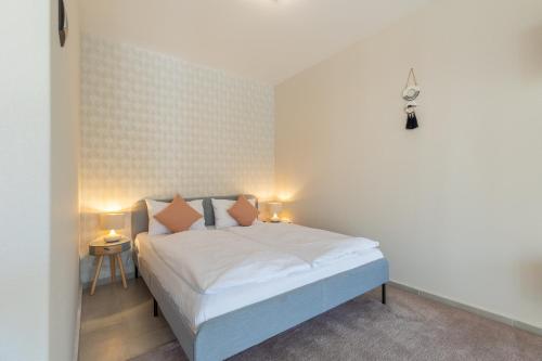 Posteľ alebo postele v izbe v ubytovaní MarineLake Apartman Balatonföldvár By BLTN