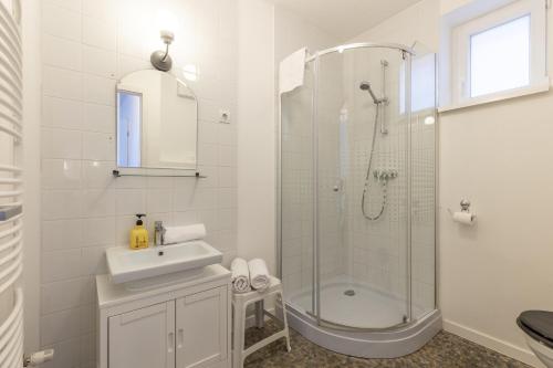 A bathroom at Fresh Green Wellness Apartman By BLTN Siófok