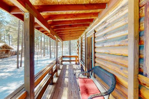 Cozy Updated Real Log Cabin – Photos 4
