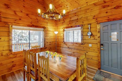 Cozy Updated Real Log Cabin – Photos 5