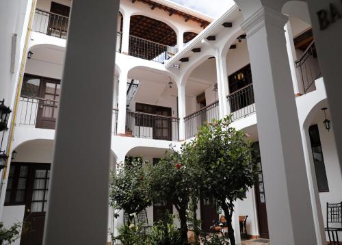 a view of the courtyard of a building at Olala house in Sucre