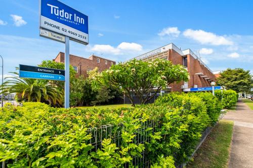 a street sign in front of a building at Tudor Inn Newcastle in Newcastle