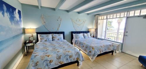 a bedroom with two beds and a window at Your stay on the Bay! in Ruskin