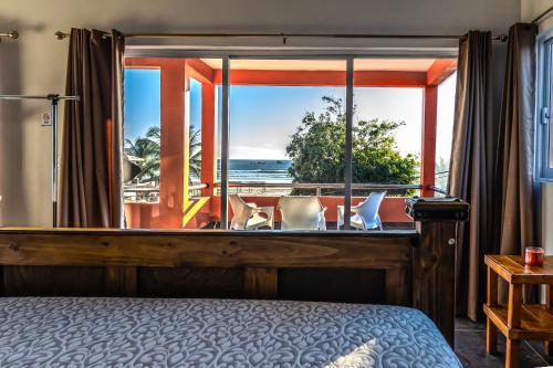 Katil atau katil-katil dalam bilik di Casa Belen - Beautiful Beach View Home on Stone Island