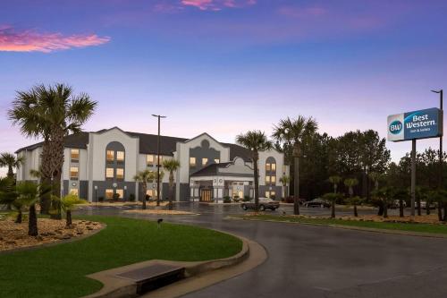 a rendering of the exterior of a hotel at Best Western Bradbury Inn & Suites in Perry