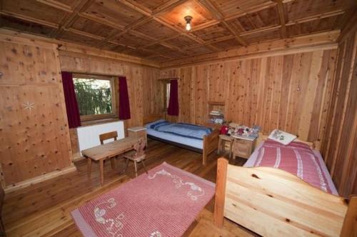 a bedroom with a bed and a desk in a room at Chasa Florinja in Scuol