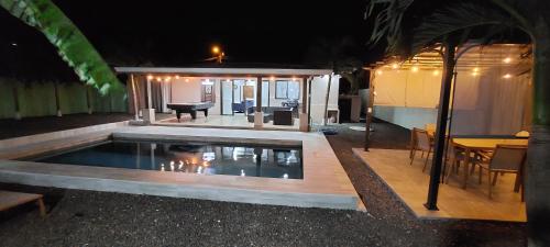 Hermosa Casa Colibrí, con 3 habitaciones, piscina, rancho y terraza exteriror