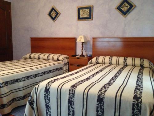 Postel nebo postele na pokoji v ubytování Hostal La Plaza