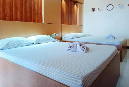 En eller flere senger på et rom på Hakysia Hotel