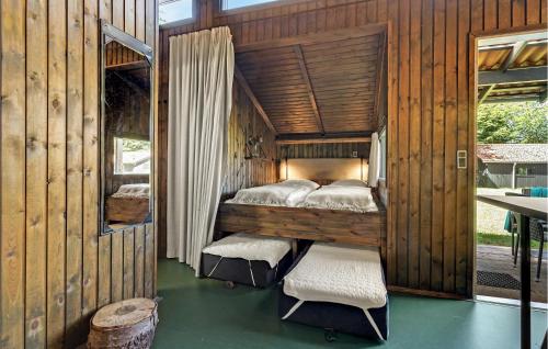 Voodi või voodid majutusasutuse 1 Bedroom Cozy Home In Hampen toas