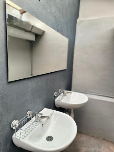 Ένα μπάνιο στο Armenian Guest House by LOLZ for 22pax