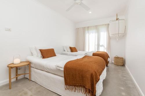 Ένα ή περισσότερα κρεβάτια σε δωμάτιο στο The Black Beach House