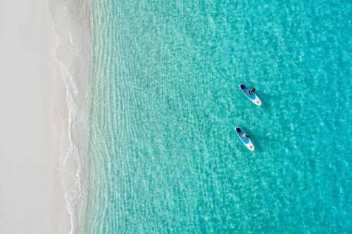 an overhead view of two boats in the ocean at Intercontinental Maldives Maamunagau Resort with Club benefits - IHG Hotel in Raa Atoll