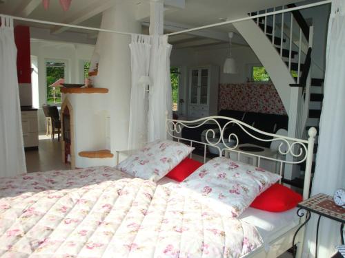 Ein Bett oder Betten in einem Zimmer der Unterkunft Haus Dornröschen
