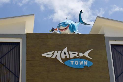 a shark sign on the top of a building at Shark Town Mal Pais in Santa Teresa Beach