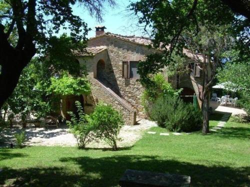Nettes Appartement in Radicondoli mit Grill, Terrasse und Garten