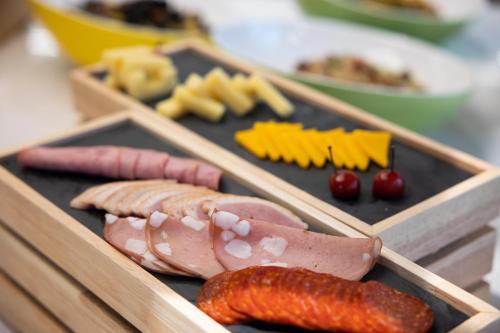 ホテルの敷地内または近くでの食事または食べ物