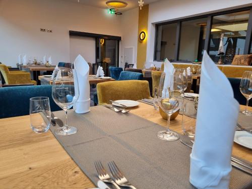 Un restaurante u otro lugar para comer en Ringhotel Drees
