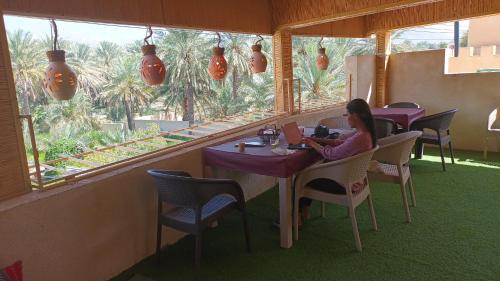 Fotografie z fotogalerie ubytování Sehma Guest House بيت السحمه للضيافه v destinaci Al Hamra
