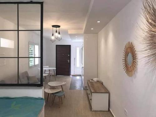 a living room with a table and a dining room at Marsa BiBi in La Marsa