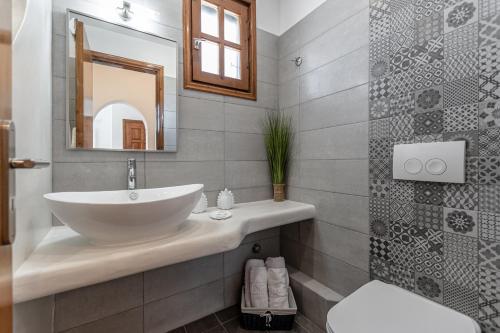 Gallery image of Zanneta Apartments & Suites in Mikri Vigla