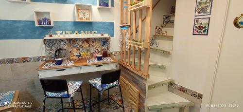 A kitchen or kitchenette at Casa Titanic Siracusa