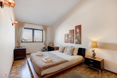 Кровать или кровати в номере Lagos Terrace Villa