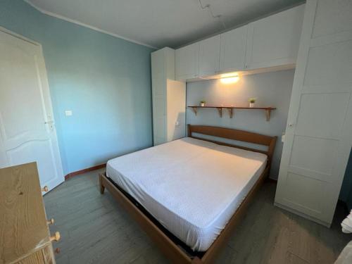 Zdjęcie z galerii obiektu APPARTEMENT SCOPA - Plage à pied - vue mer w mieście Conca