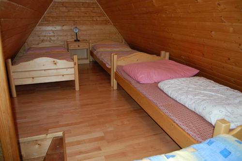 Postel nebo postele na pokoji v ubytování Penzión pod Dobákom