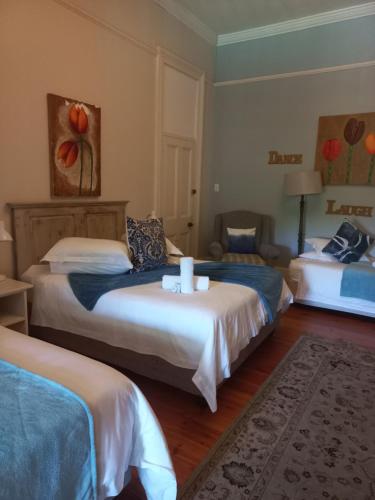 Кровать или кровати в номере Dreamers Guesthouse - NO LOADSHEDDING