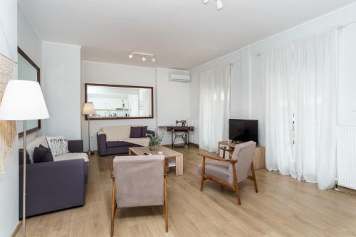 Spacious Family Apartment with Large Terrace - City Center, Quiet Area