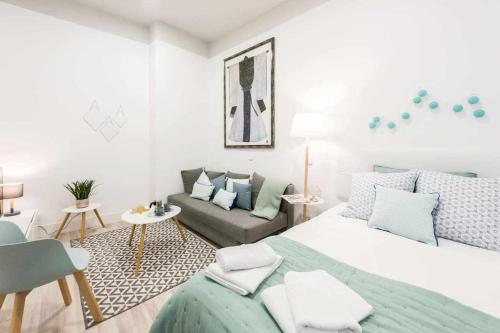 Calle Huertas Galería by RegalateMadrid