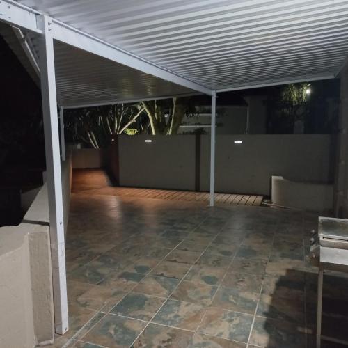 Φωτογραφία από το άλμπουμ του 8 On Eagle Self Catering Apartment σε Umtentweni