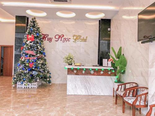 De lobby of receptie bij OYO 1180 Huy Ngoc Hotel