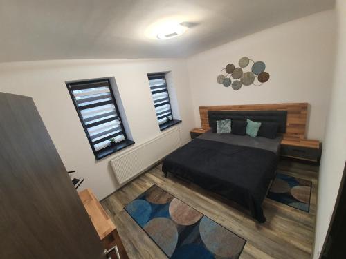 Posteľ alebo postele v izbe v ubytovaní Solymos Apartmanház