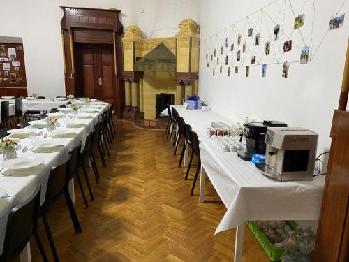 Utensilios para hacer té y café en Zámecký areál Holovousy