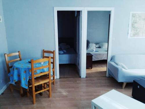 a room with a table and chairs and a bedroom at Apartamento 2 dormitorios Barrio Lavapies in Madrid